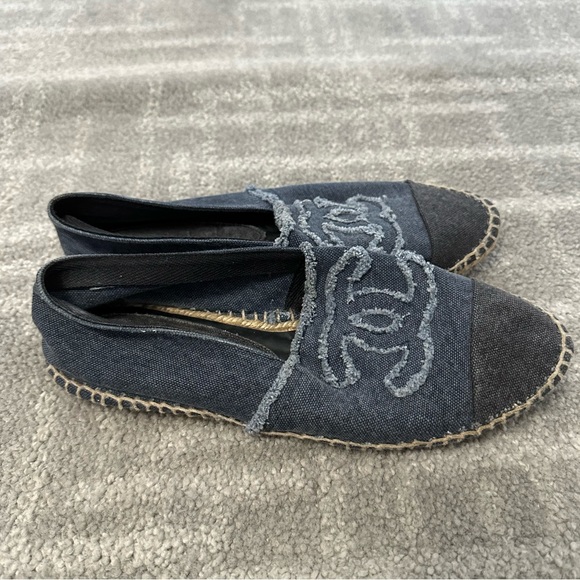 CHANEL Interlocking CC Logo Raw-Edge Trim Espadrilles - Picture 2 of 7